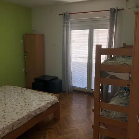 Hostal Downtown *