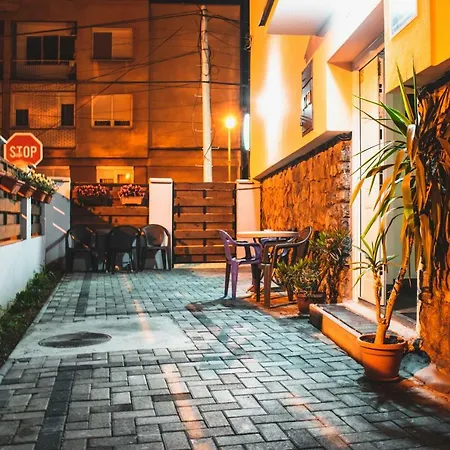 Hostal Downtown *